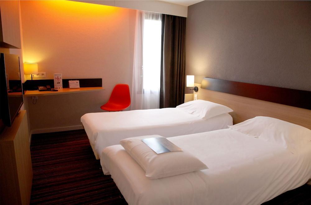 Kyriad Tours Sud - Chambray Les Tours Bagian luar foto
