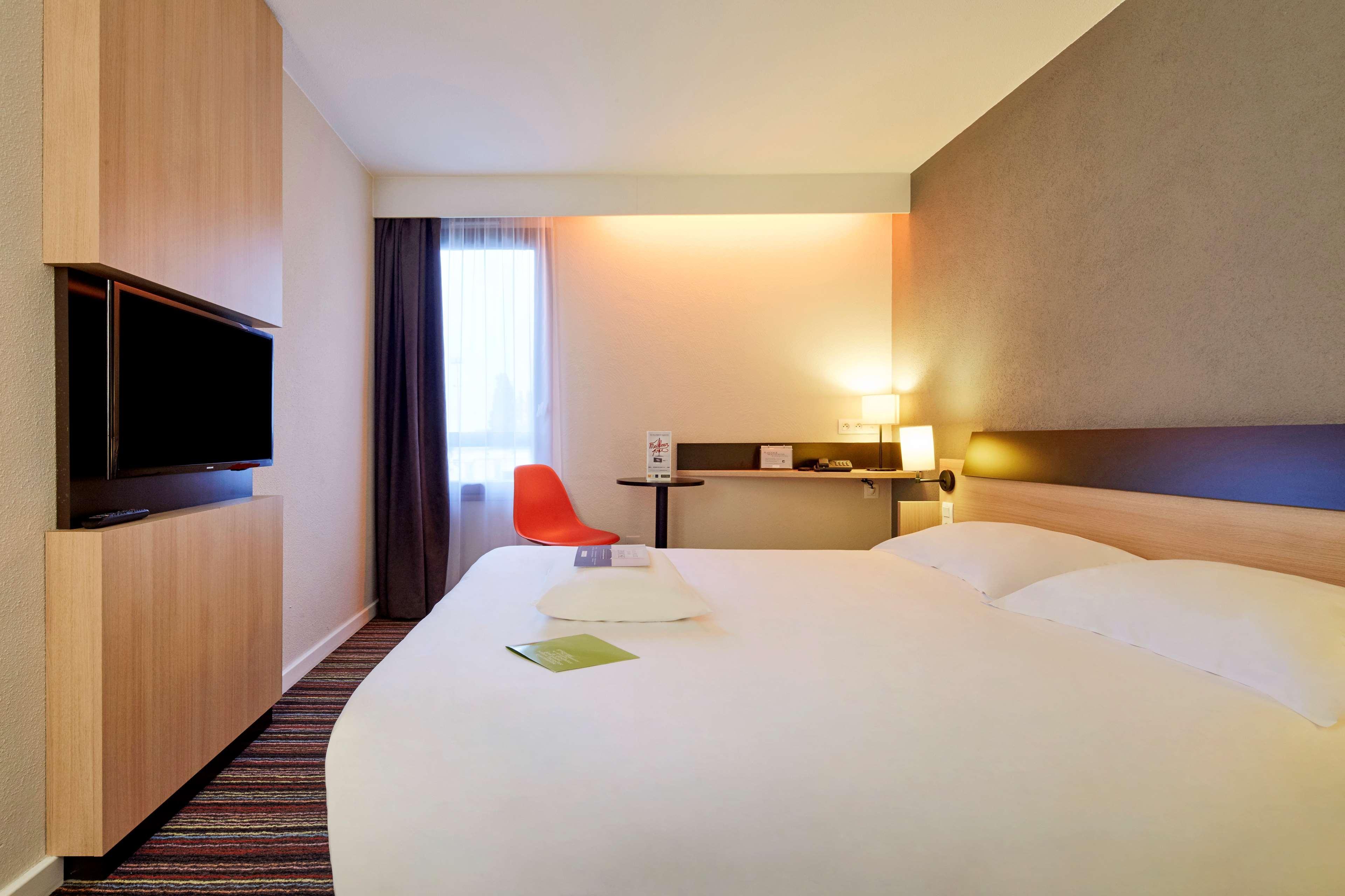 Kyriad Tours Sud - Chambray Les Tours Bagian luar foto
