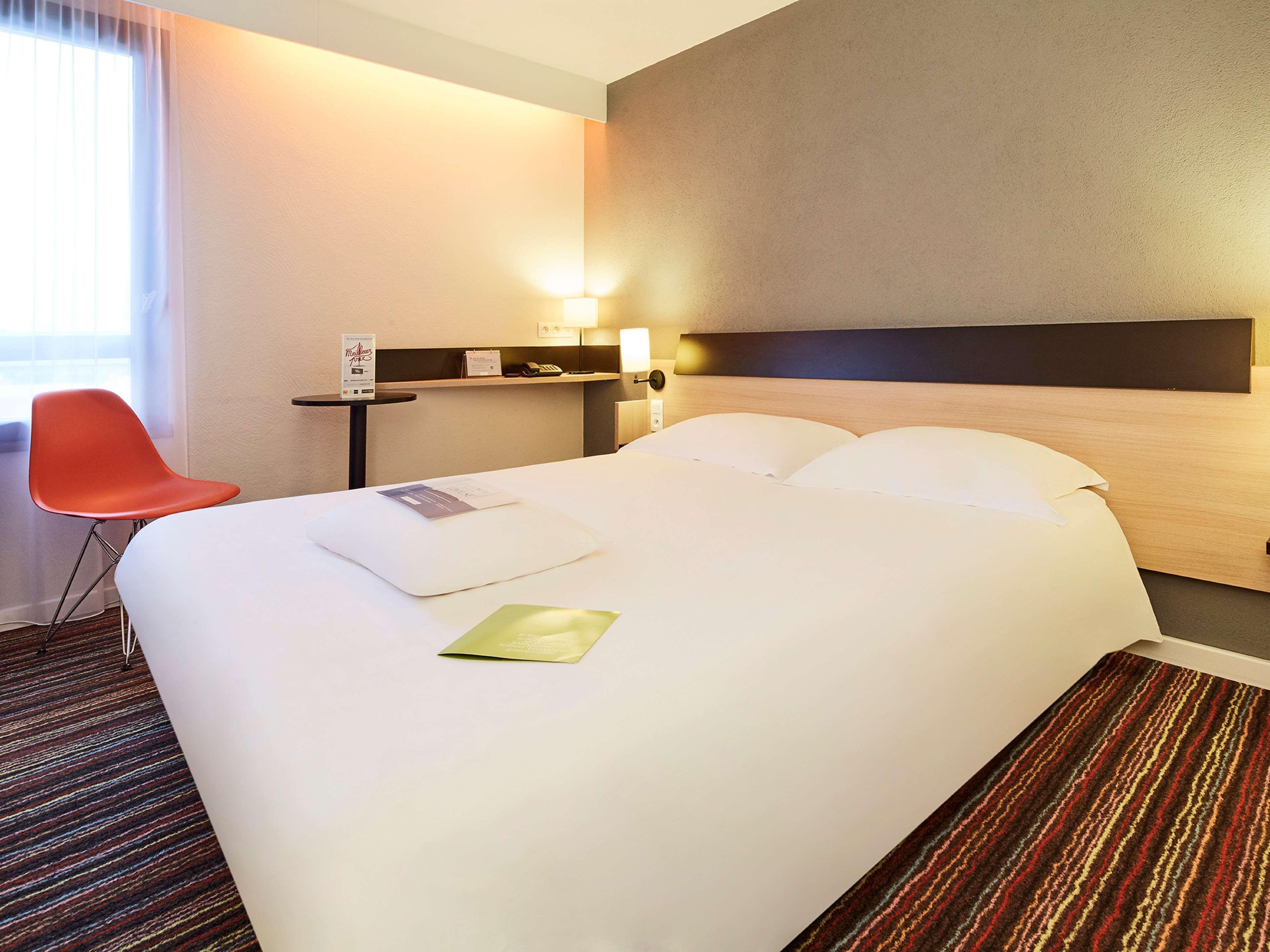 Kyriad Tours Sud - Chambray Les Tours Bagian luar foto