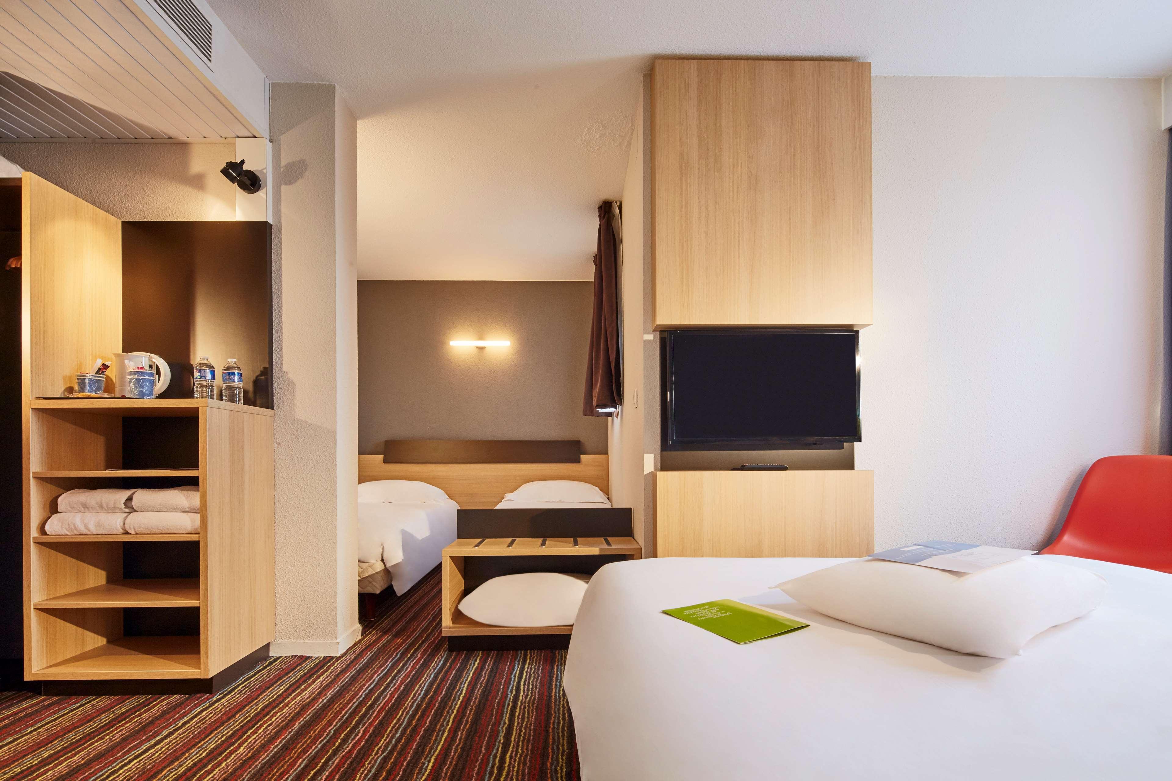 Kyriad Tours Sud - Chambray Les Tours Bagian luar foto