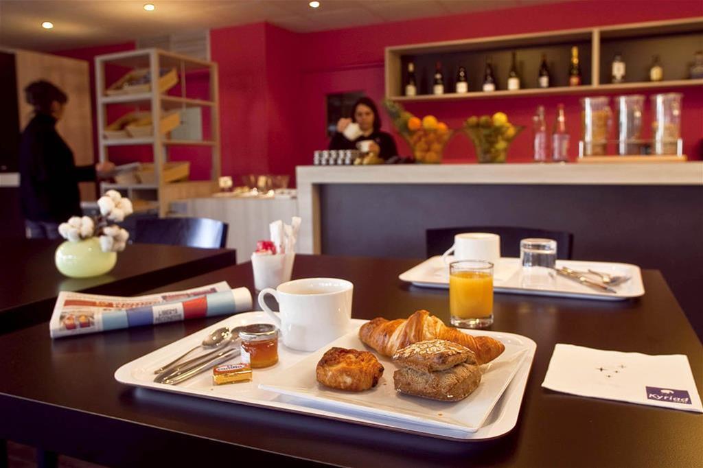 Kyriad Tours Sud - Chambray Les Tours Restoran foto