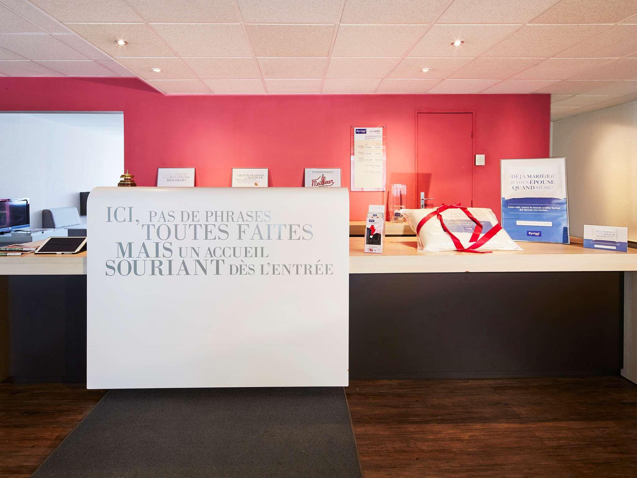 Kyriad Tours Sud - Chambray Les Tours Bagian luar foto