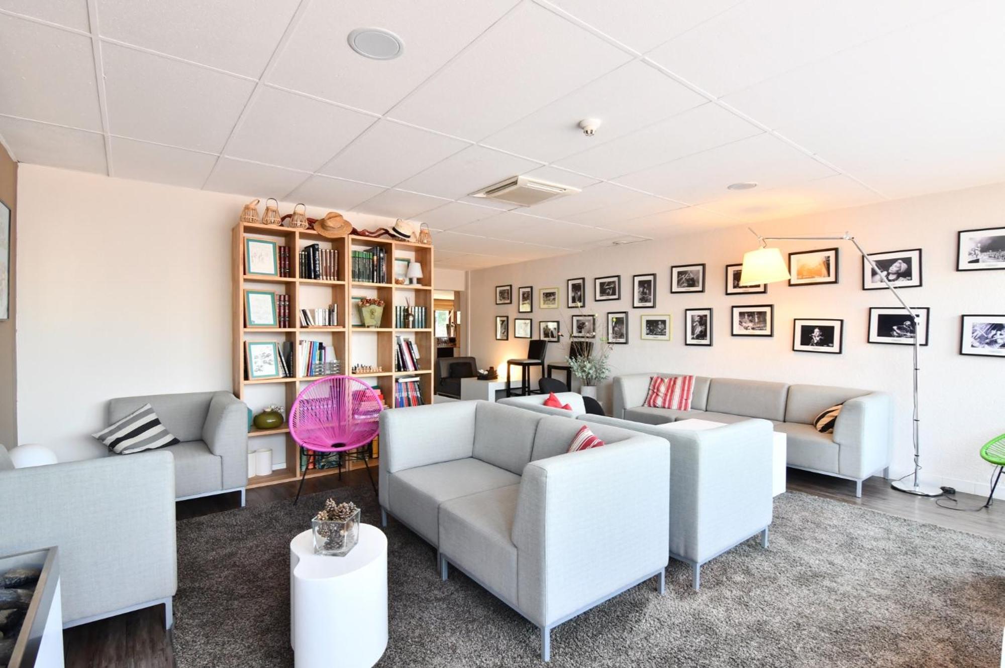 Kyriad Tours Sud - Chambray Les Tours Bagian luar foto
