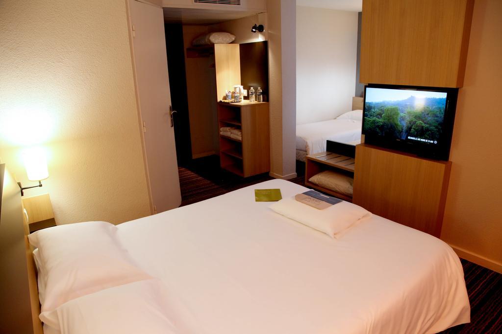 Kyriad Tours Sud - Chambray Les Tours Bagian luar foto