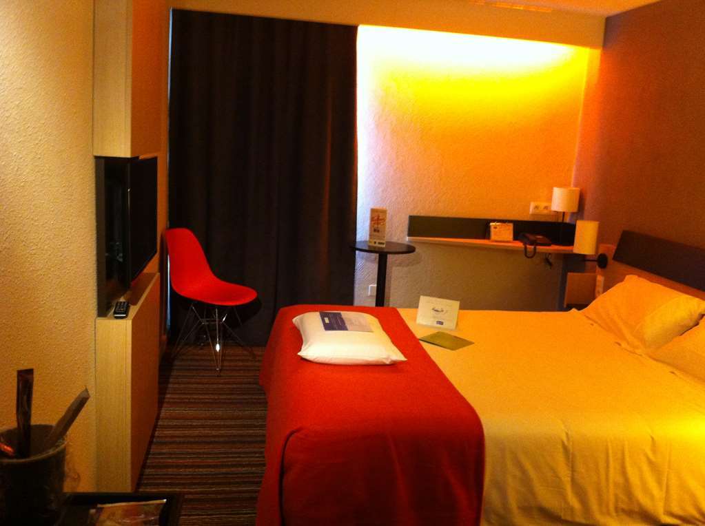 Kyriad Tours Sud - Chambray Les Tours Ruang foto